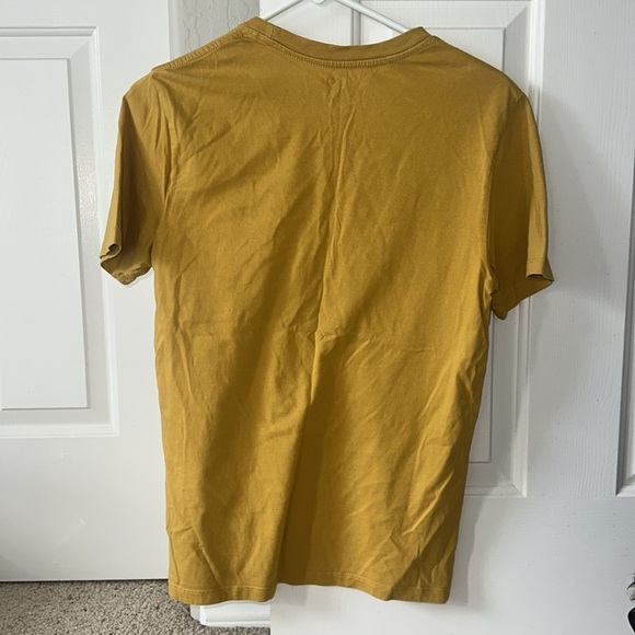 NWOT Levi yellow and red and blue logo vintage classic tee size small - Picture 4 of 5